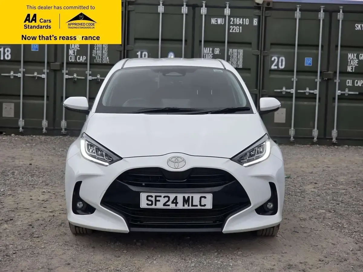 Used Toyota Yaris Design 116 HP (85 kW) 2024 White Hatchback