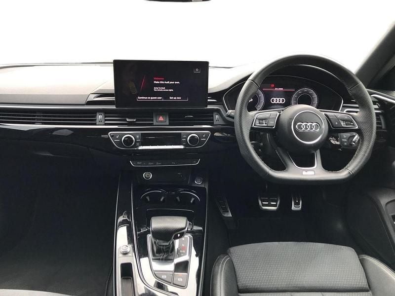 Used Audi A4 Black Edition 201 HP (147 kW) 2024 White Sedan