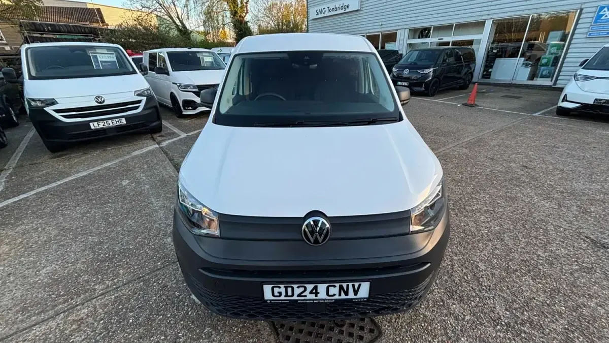 Usado VW Caddy 102 HP (75 kW) 2024 Branco Monovolume