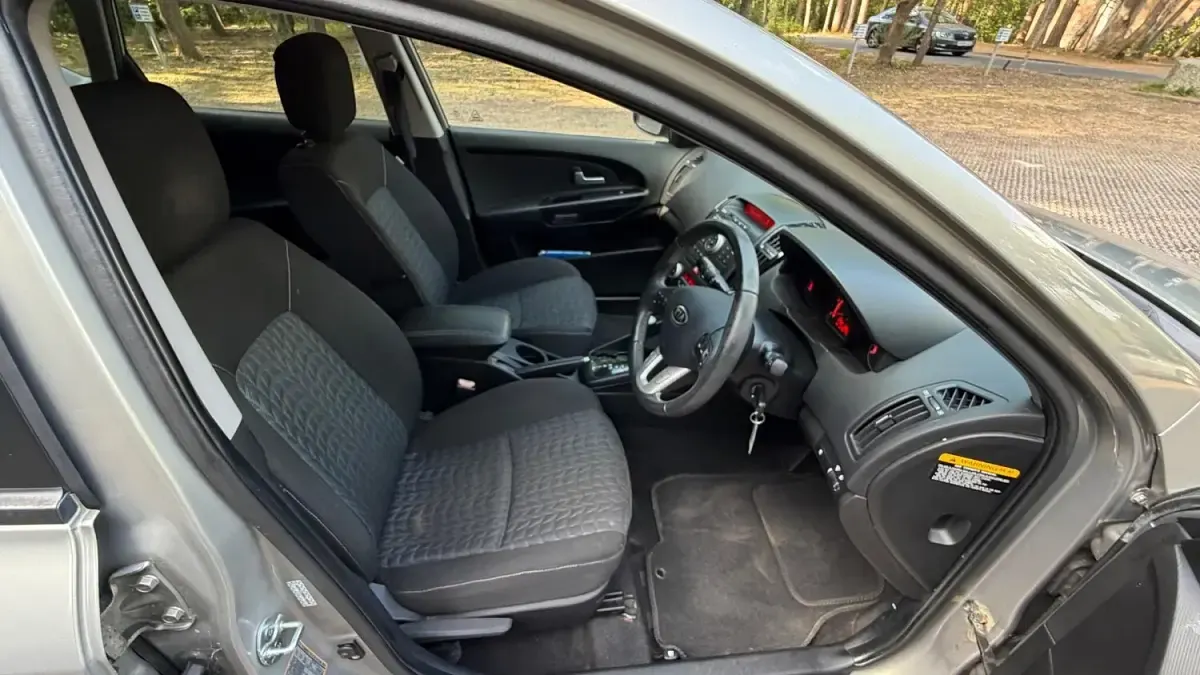 Used Kia Ceed 2010 Silver Hatchback