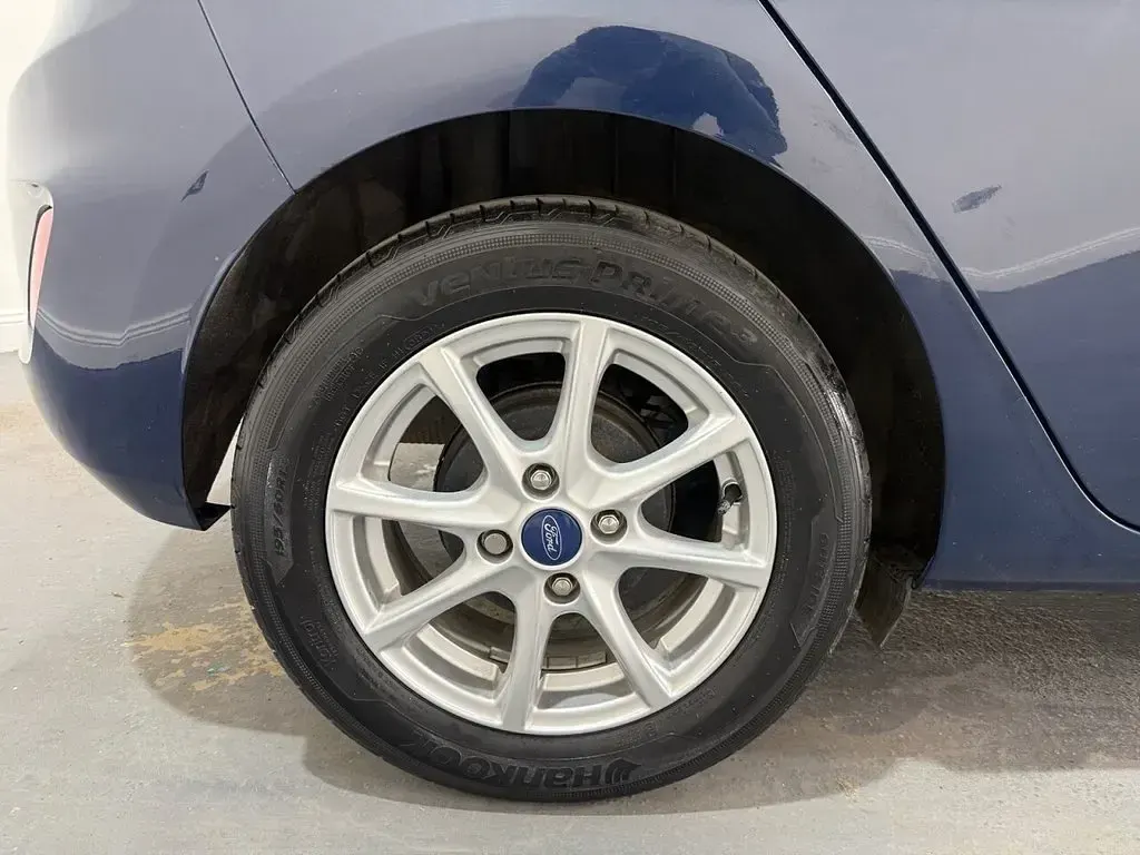 Used Ford Fiesta Zetec 85 HP (62 kW) 2019 Blue Hatchback