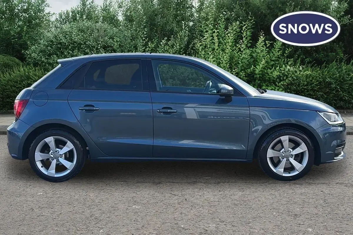 Used Audi A1 Sportback Sport 125 HP (91 kW) 2018 Blue Hatchback