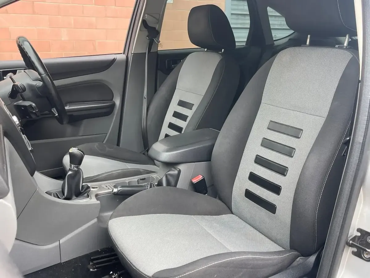 Used Ford Focus Zetec 2010 Silver Hatchback