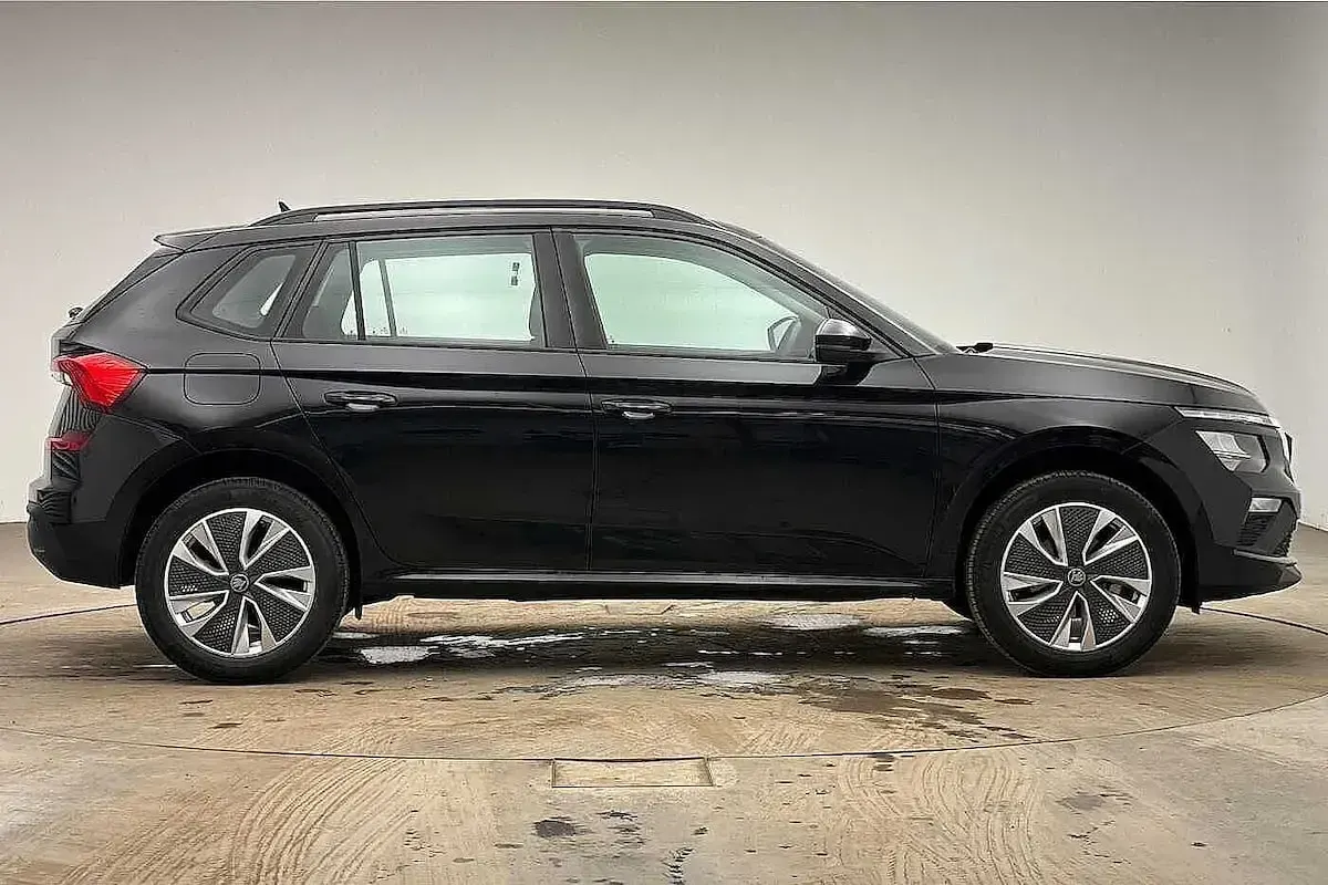 Used Skoda Kamiq SE 70 HP (51 kW) 2025 Black magic pearl effect SUV