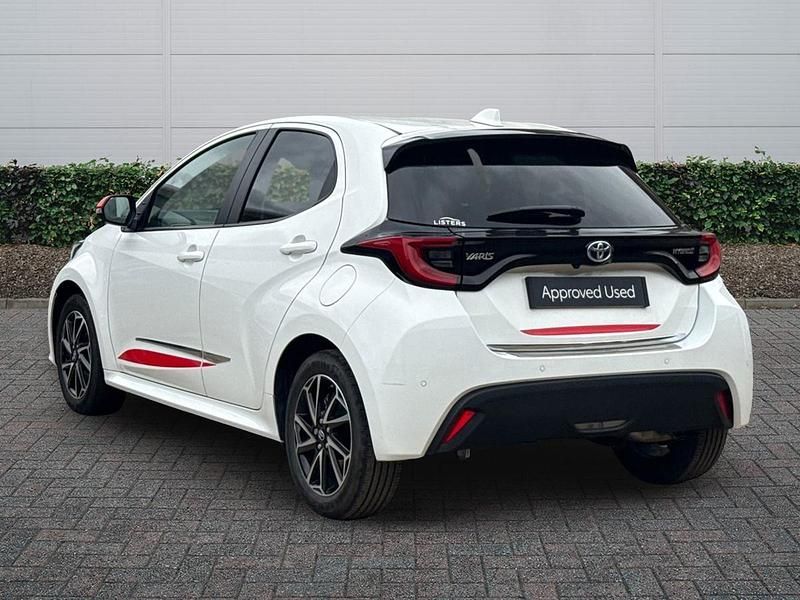 Used Toyota Yaris Hybrid Design 2023 White Hatchback