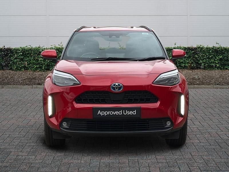 Used Toyota Yaris Hybrid Design 2023 Red Hatchback