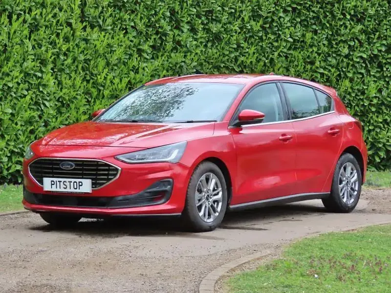 Used Ford Focus Titanium 125 HP (91 kW) 2023 Red Hatchback
