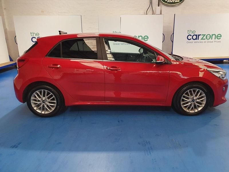 Used Kia Rio 2018 Red Hatchback