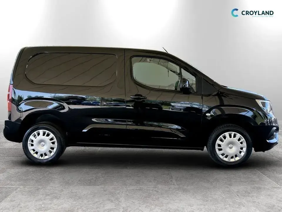 Used Vauxhall Combo S 100 HP (73 kW) 2024 Black MPV