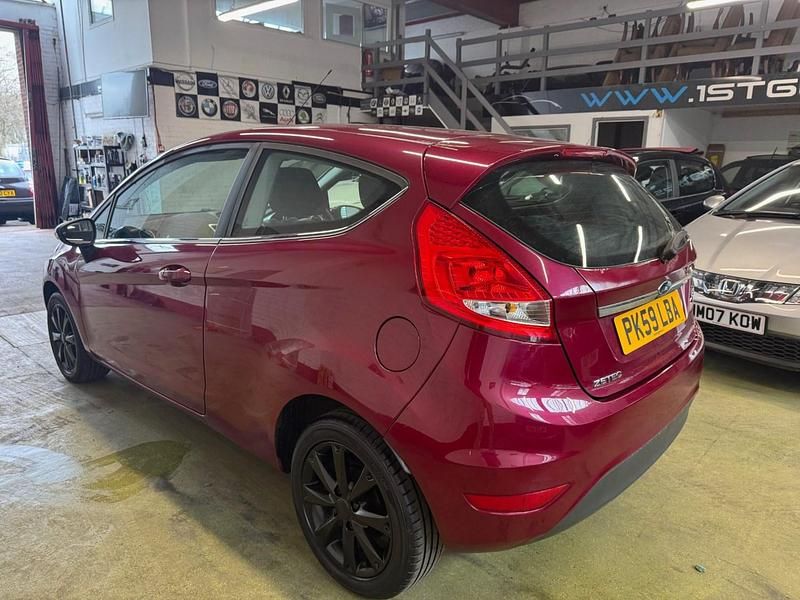 Used Ford Fiesta Zetec 82 HP (60 kW) 2009 Red Hatchback