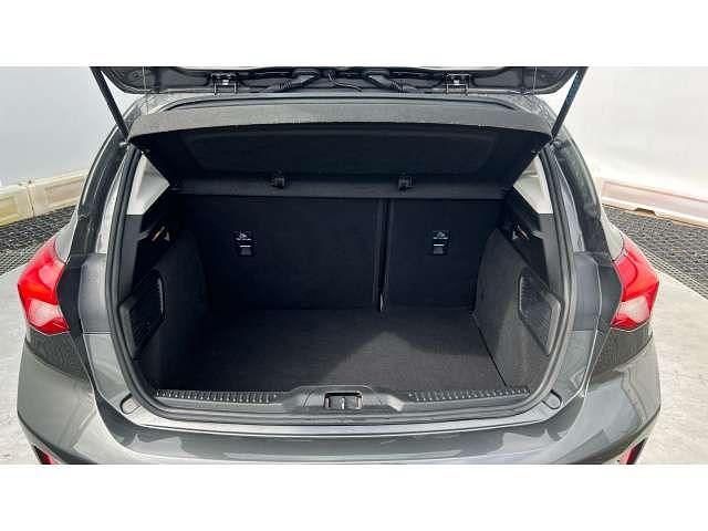 Usado Ford Focus Titanium 120 HP (88 kW) 2019 Cinzento Citadino