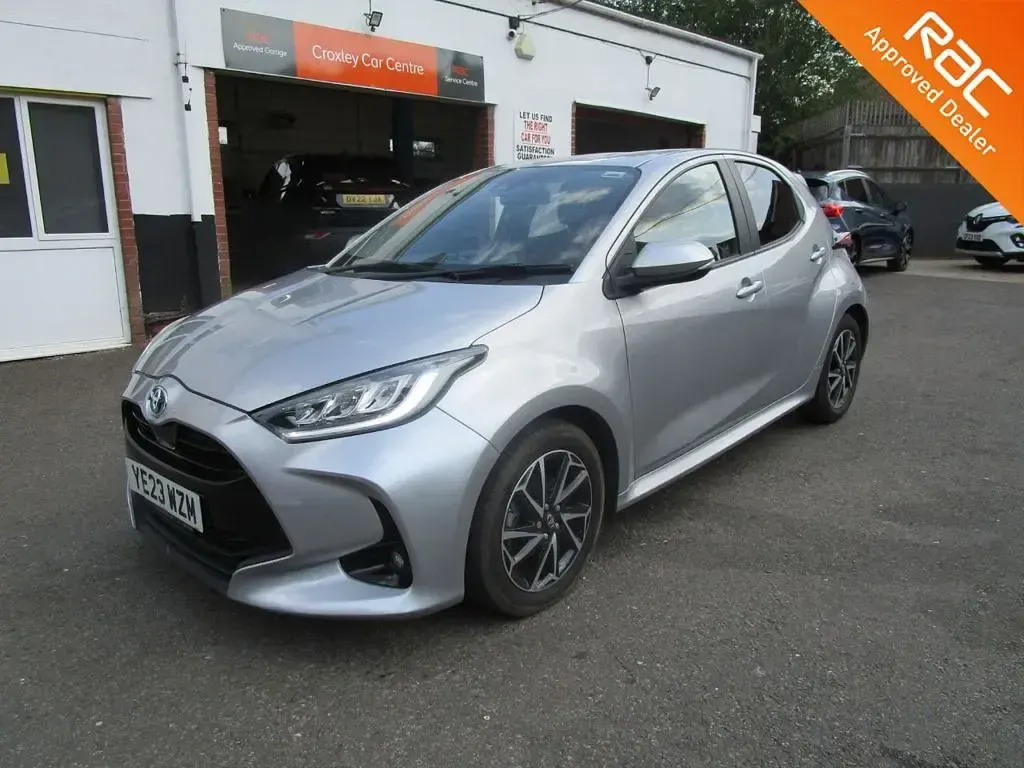 Used Toyota Yaris Design 116 HP (85 kW) 2023 Silver Hatchback