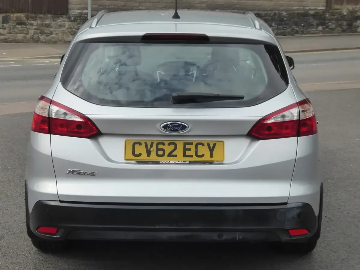 Used Ford Focus Zetec 123 HP (90 kW) 2012 Silver Estate