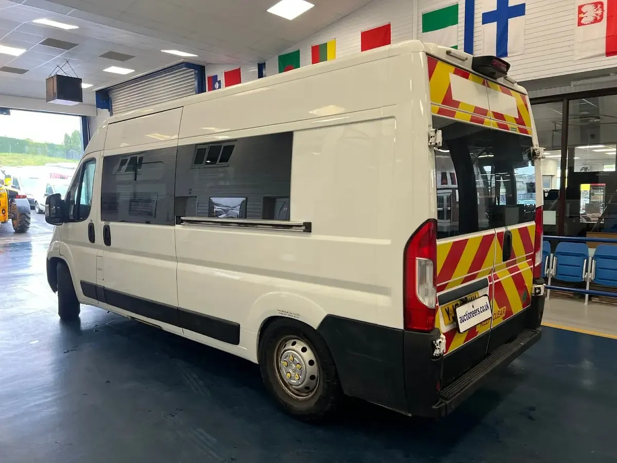 Used Peugeot Boxer 130 HP (95 kW) 2018 White Van