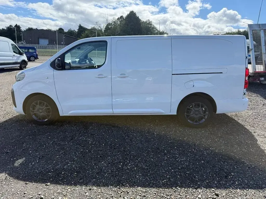 Used Citroën Dispatch 120 HP (88 kW) 2024 White MPV