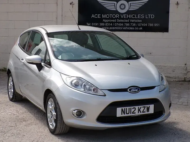 Used Ford Fiesta Zetec 82 HP (60 kW) 2012 Silver Hatchback