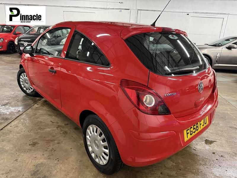 Used Vauxhall Corsa 59 HP (43 kW) 2008 Red Hatchback