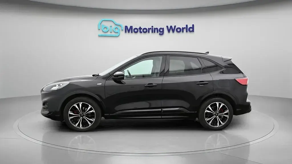 Begagnad Ford Kuga ST-Line X 190 HK (139 kW) 2022 Svart SUV
