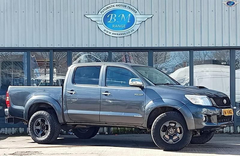 Used Toyota HiLux 171 HP (125 kW) 2014 Grey Pickup