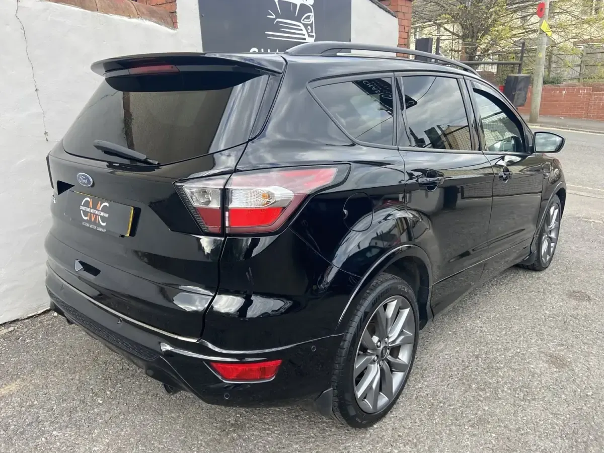 Usado Ford Kuga ST-Line 150 HP (110 kW) 2019 Preto SUV