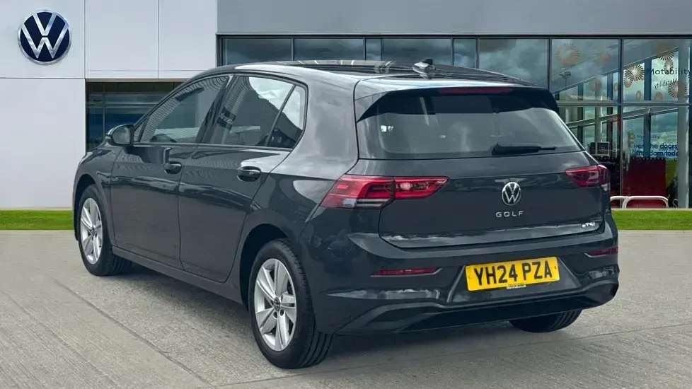 Second-hand VW Golf VIII Life 150 CP (110 kW) 2024 Gri