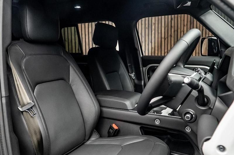 New Land Rover Defender HSE Dynamic 350 HP (257 kW) 2025 SUV