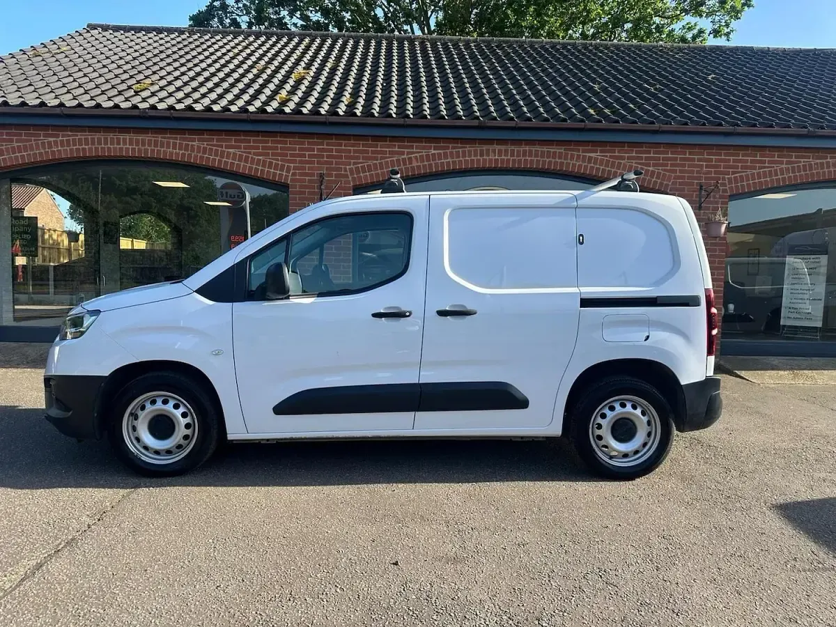 Used Toyota Proace Active 120 HP (88 kW) 2023 White MPV