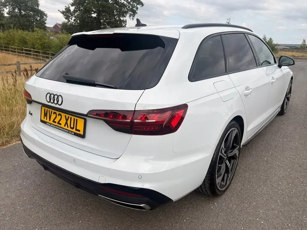 Used Audi A4 Black Edition 204 HP (150 kW) 2022 White Estate