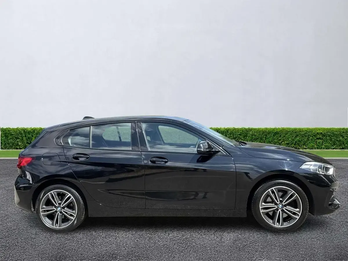 Used BMW 118 Sport Line 136 HP (100 kW) 2022 Black Hatchback