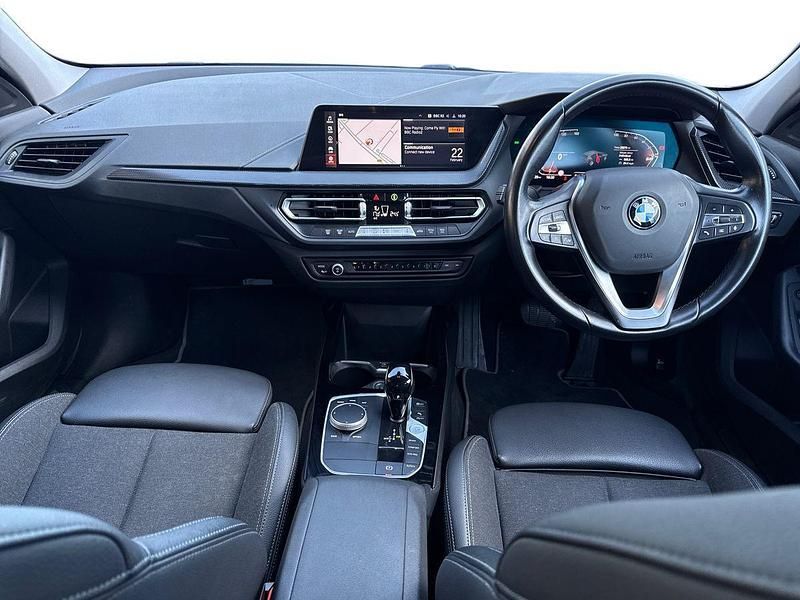 Used BMW 118 Sport Line 134 HP (98 kW) 2022 White Hatchback