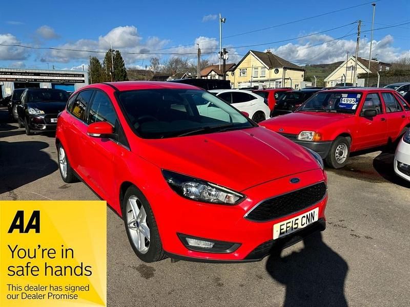 Used Ford Focus Zetec 115 HP (84 kW) 2015 Red Hatchback