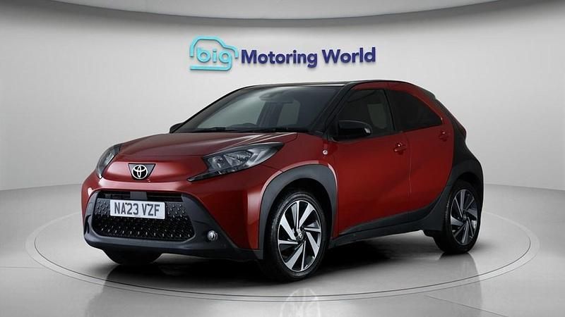 Used Toyota Aygo X 72 HP (52 kW) 2023 Red SUV