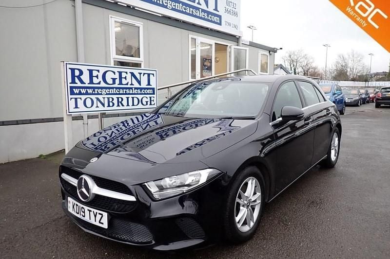 Used Mercedes A180 SE 136 HP (100 kW) 2019 Black Hatchback