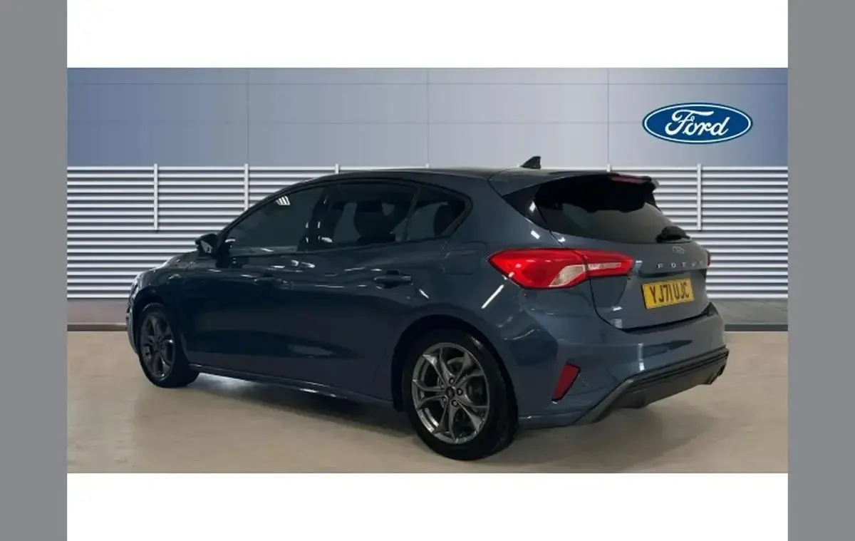 Used Ford Focus ST-Line 117 HP (86 kW) 2021 Blue Hatchback