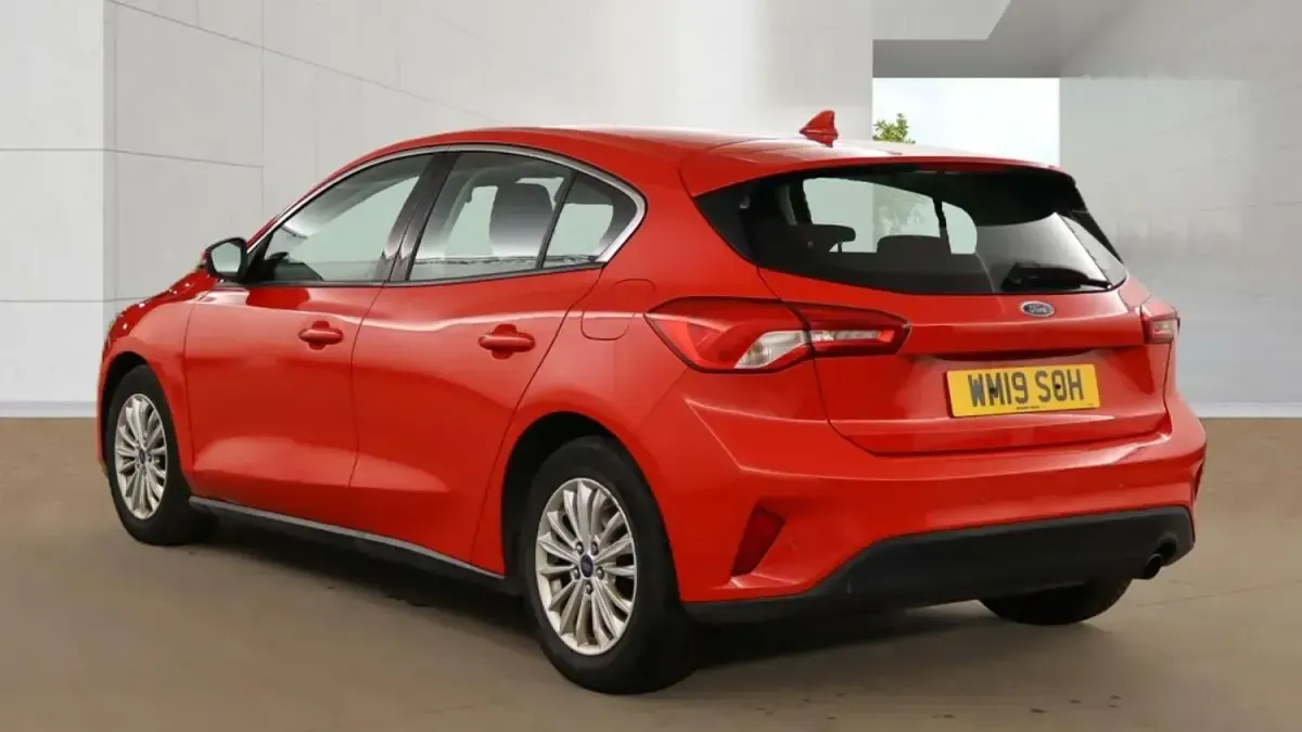 Used Ford Focus Titanium 125 HP (91 kW) 2019 Red Hatchback