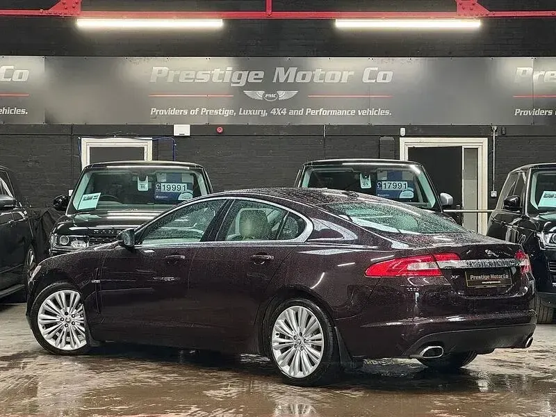 Używany Jaguar XF Premium Luxury 2011 Czerwony Sedan/Limuzyna
