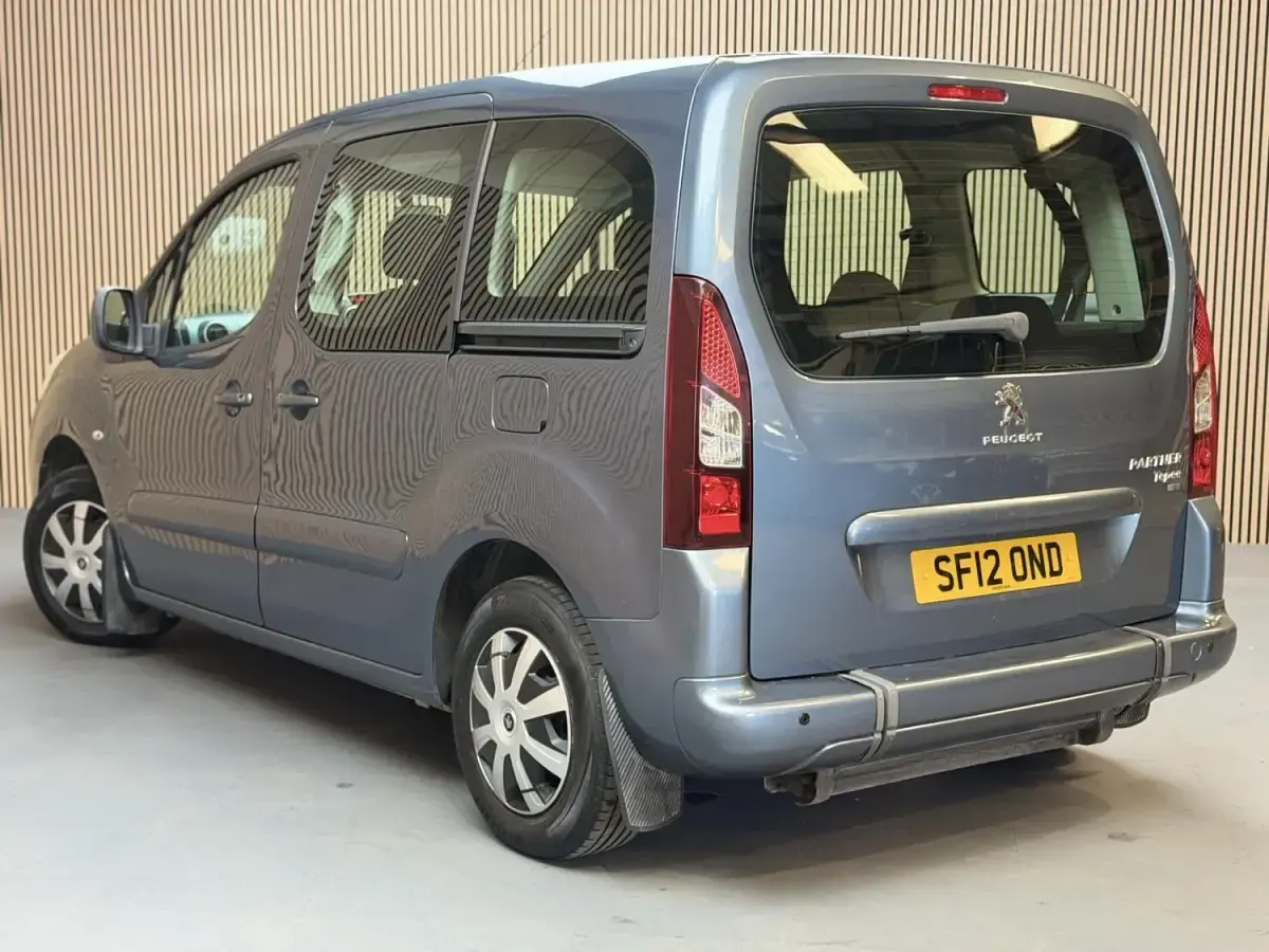Gebraucht Peugeot TePee S 2012 Grau Van / Kleinbus