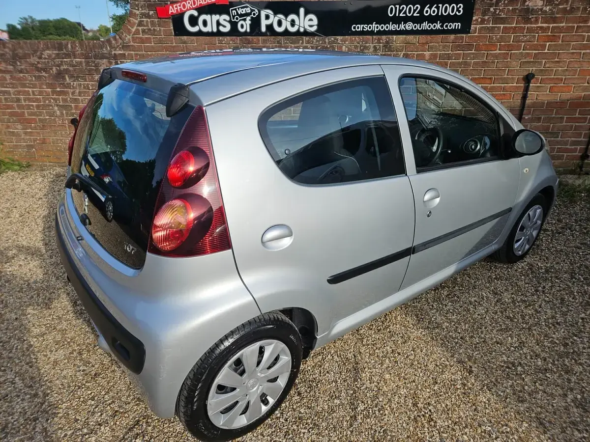 Used Peugeot 107 Active 68 HP (50 kW) 2012 Silver Hatchback
