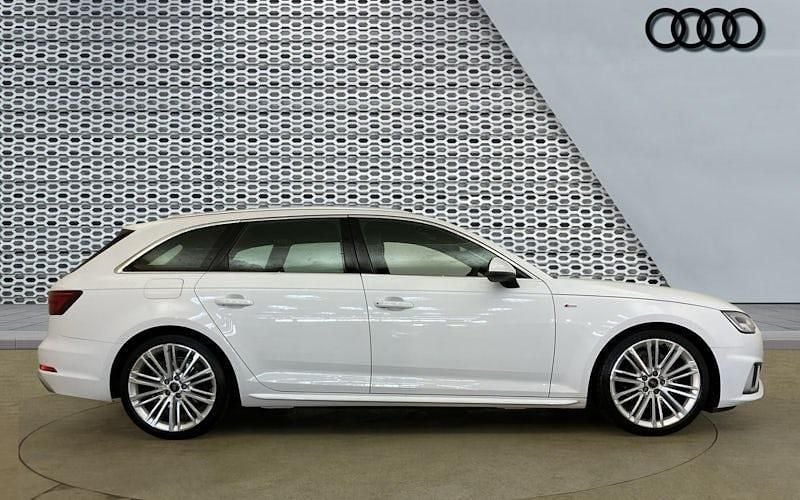 Begagnad Audi A4 S-Line 150 HK (110 kW) 2019 Vit Kombi