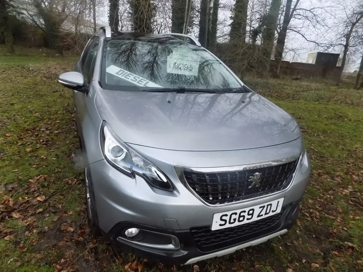 Begagnad Peugeot 2008 Allure Premium 2019 Grå SUV