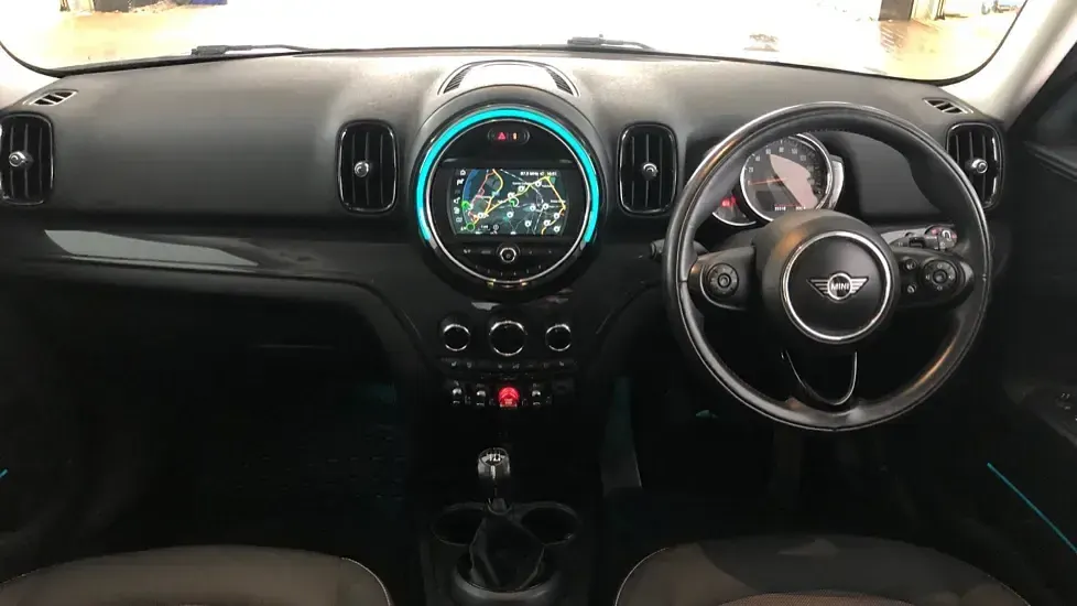 Used Mini Cooper Countryman Classic 134 HP (98 kW) 2019 Silver SUV