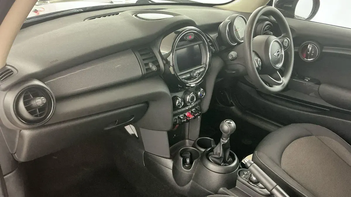 Used Mini Cooper Classic 134 HP (98 kW) 2020 Red Hatchback