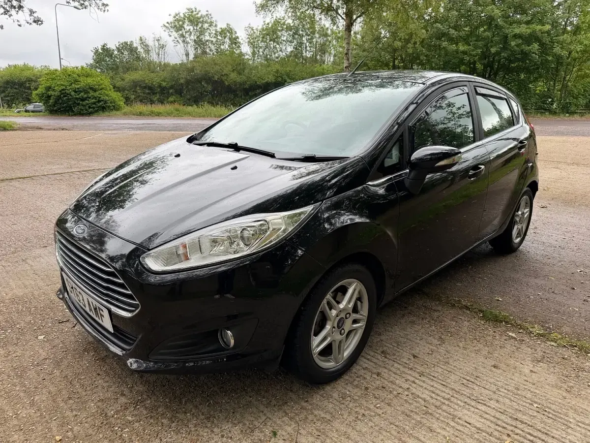 Used Ford Fiesta Zetec 75 HP (55 kW) 2013 I black Hatchback