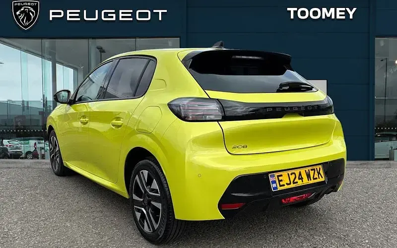 Used Peugeot 208 Allure 101 HP (74 kW) 2024 Yellow Hatchback