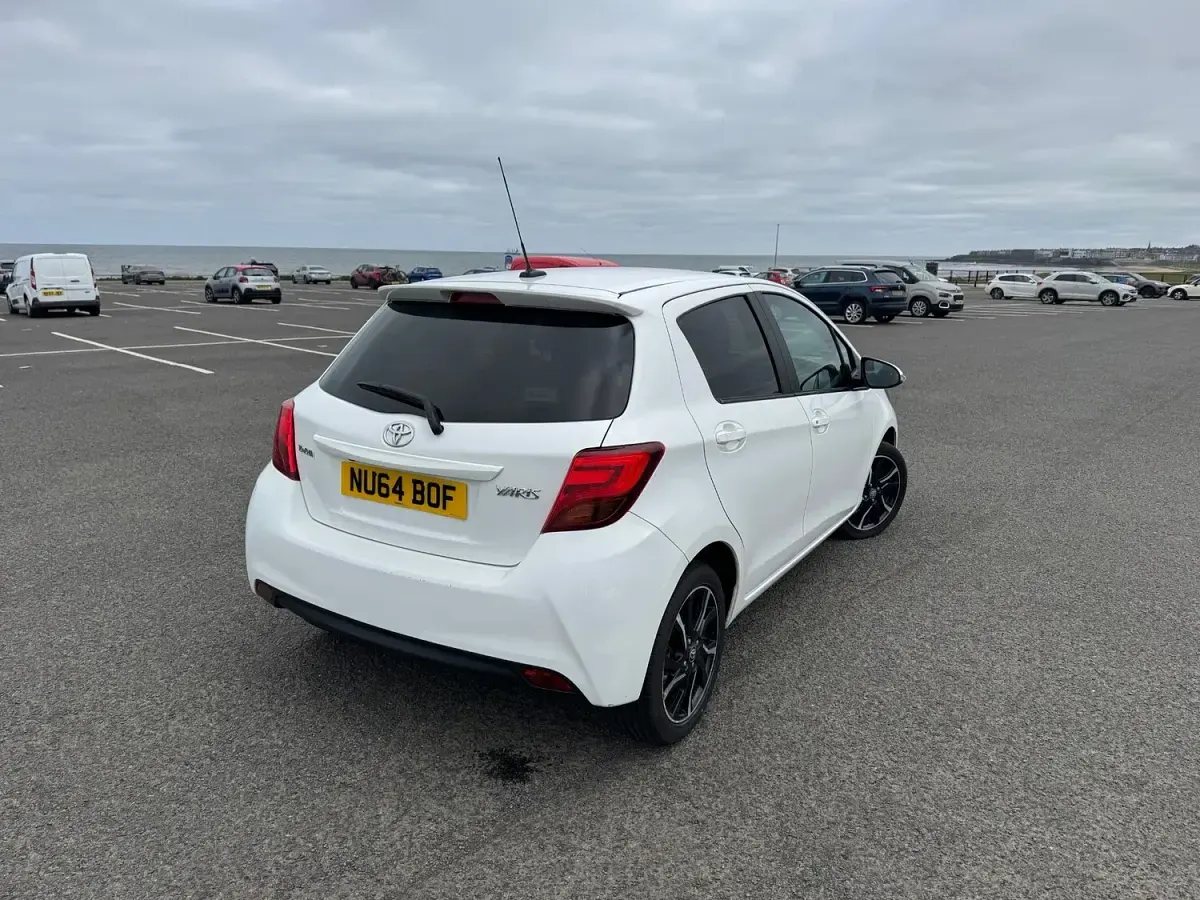 Usado Toyota Yaris Sport 99 CV (72 kW) 2014 Blanco Utilitario