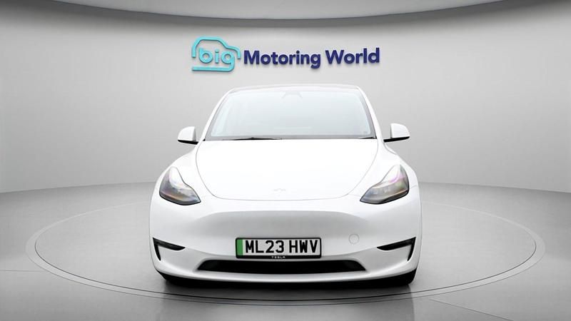 Begagnad Tesla Model Y Long Range AWD 378 kW (514 HK) 2023 Vit SUV