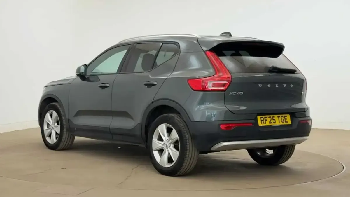Used Volvo XC40 Core 161 HP (118 kW) 2025 Green SUV
