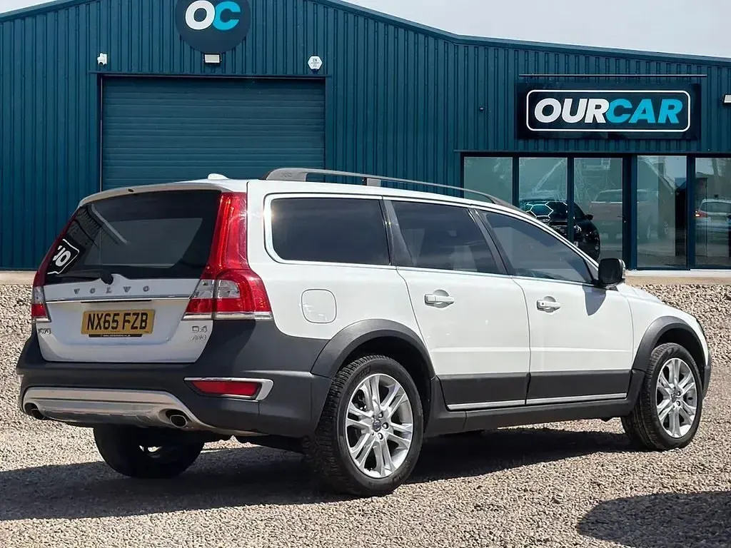 Usado Volvo XC70 SE Lux 181 HP (133 kW) 2016 Branco Carrinha