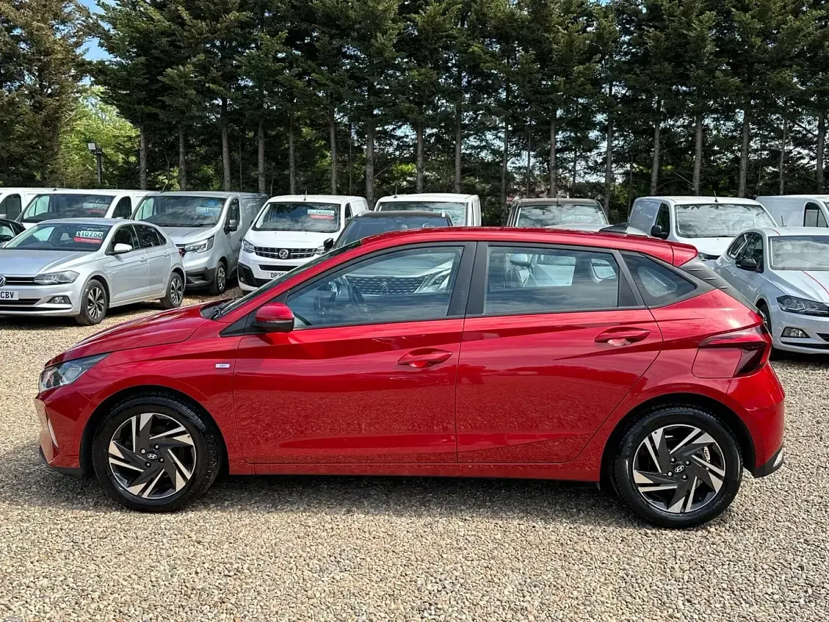 Used Hyundai i20 SE 100 HP (73 kW) 2022 Red Hatchback