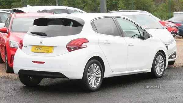 Used Peugeot 208 Allure 2018 White Hatchback